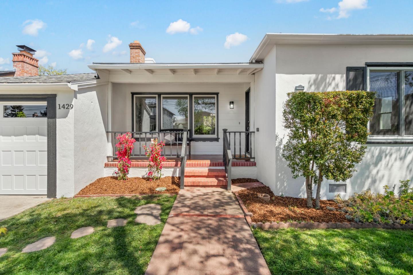 Detail Gallery Image 5 of 37 For 1429 Oak St, San Mateo,  CA 94402 - 3 Beds | 2 Baths