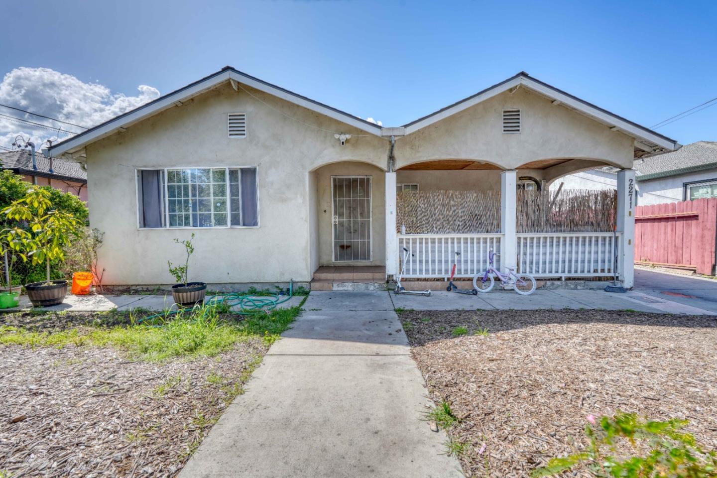 Detail Gallery Image 2 of 43 For 2271 Euclid Ave, East Palo Alto,  CA 94303 - 3 Beds | 2 Baths