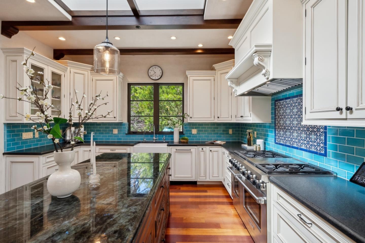 Detail Gallery Image 17 of 60 For 25 Searsville Ct, Hillsborough,  CA 94010 - 4 Beds | 4 Baths