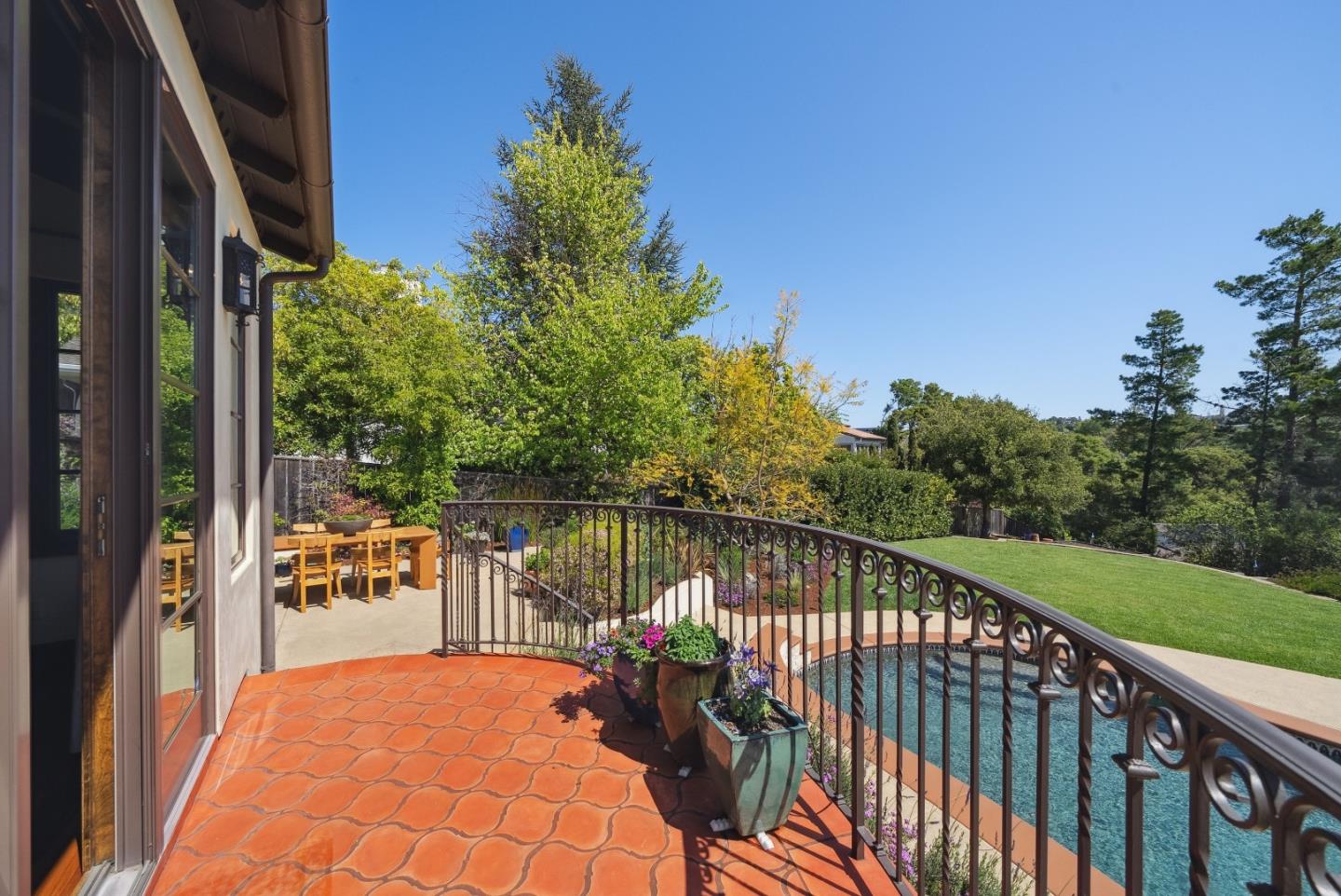 Detail Gallery Image 27 of 60 For 25 Searsville Ct, Hillsborough,  CA 94010 - 4 Beds | 4 Baths