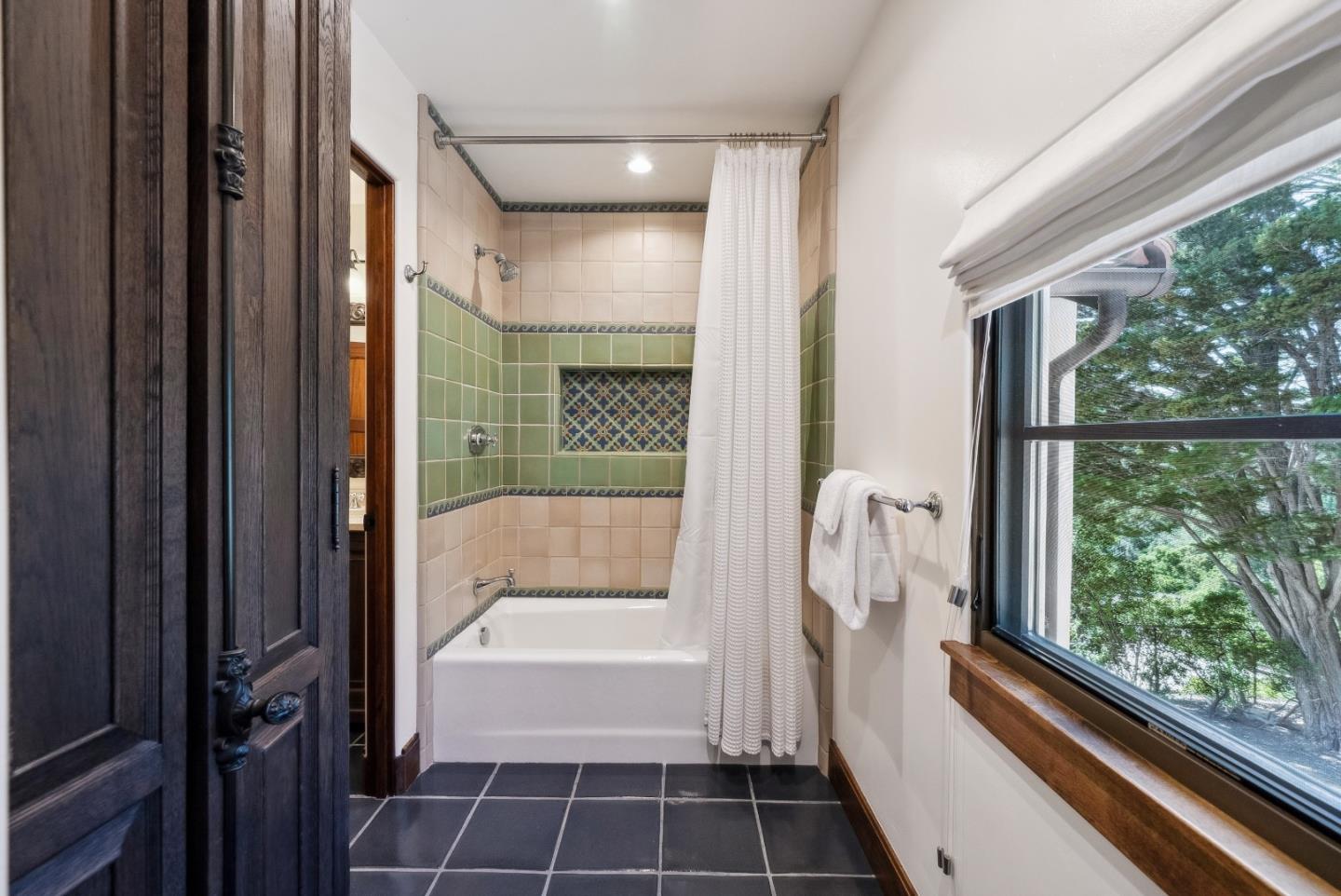 Detail Gallery Image 34 of 60 For 25 Searsville Ct, Hillsborough,  CA 94010 - 4 Beds | 4 Baths