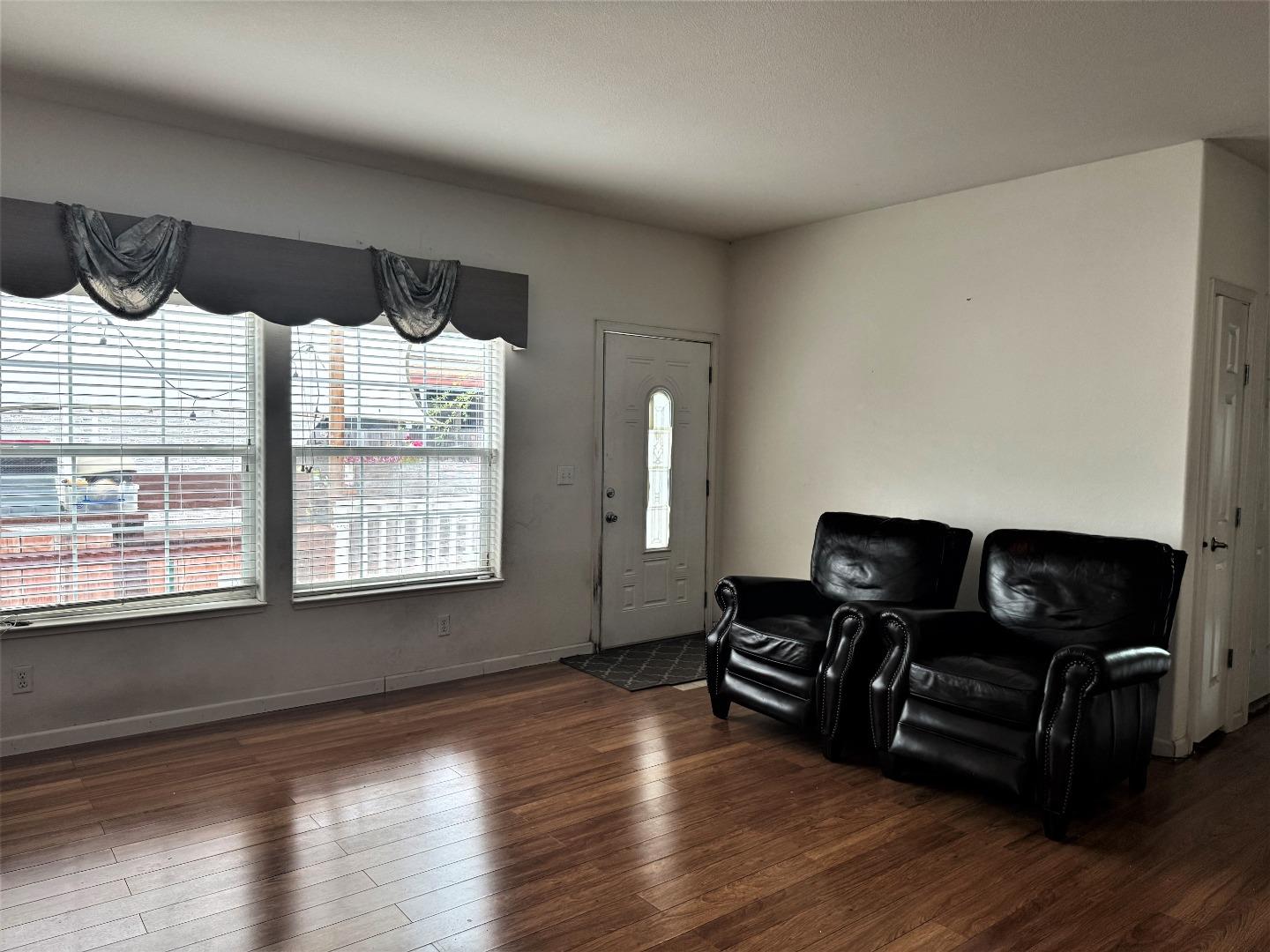 Detail Gallery Image 3 of 6 For 427 Shorewood Lane #427,  San Jose,  CA 95134 - 4 Beds | 2 Baths