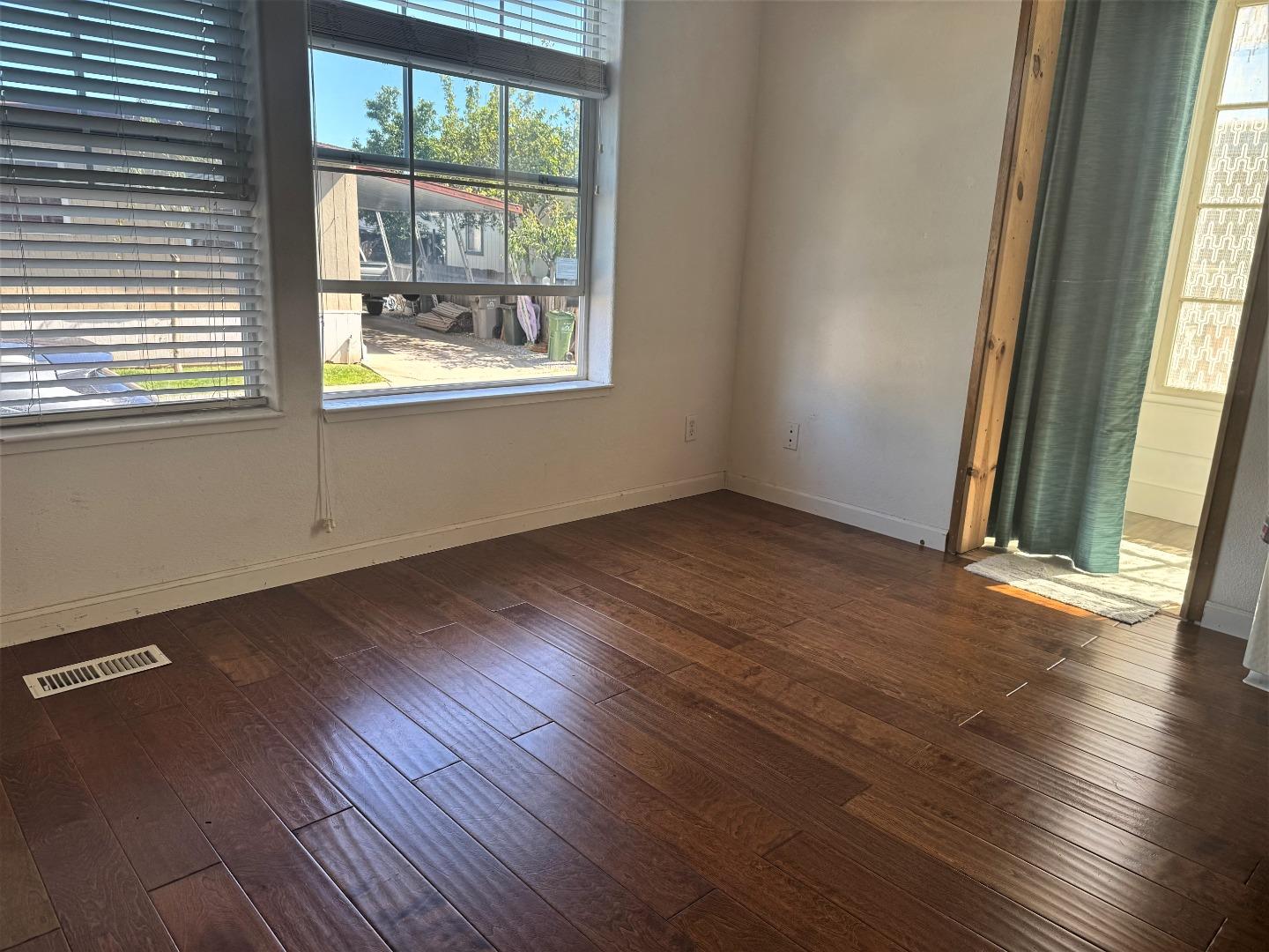 Detail Gallery Image 4 of 6 For 427 Shorewood Lane #427,  San Jose,  CA 95134 - 4 Beds | 2 Baths