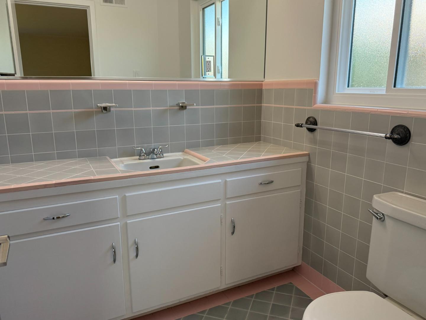 Detail Gallery Image 12 of 23 For 209 Malcolm Ave, Belmont,  CA 94002 - 2 Beds | 2 Baths