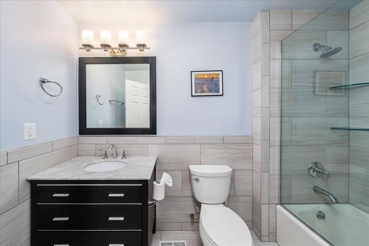 Detail Gallery Image 24 of 44 For 24805 Corte Poco, Salinas,  CA 93908 - 3 Beds | 3/1 Baths