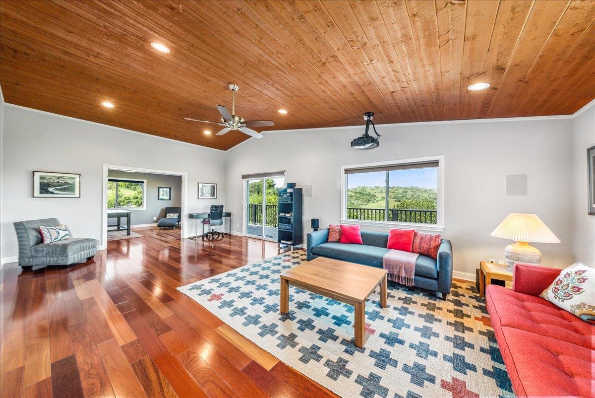 Detail Gallery Image 31 of 44 For 24805 Corte Poco, Salinas,  CA 93908 - 3 Beds | 3/1 Baths