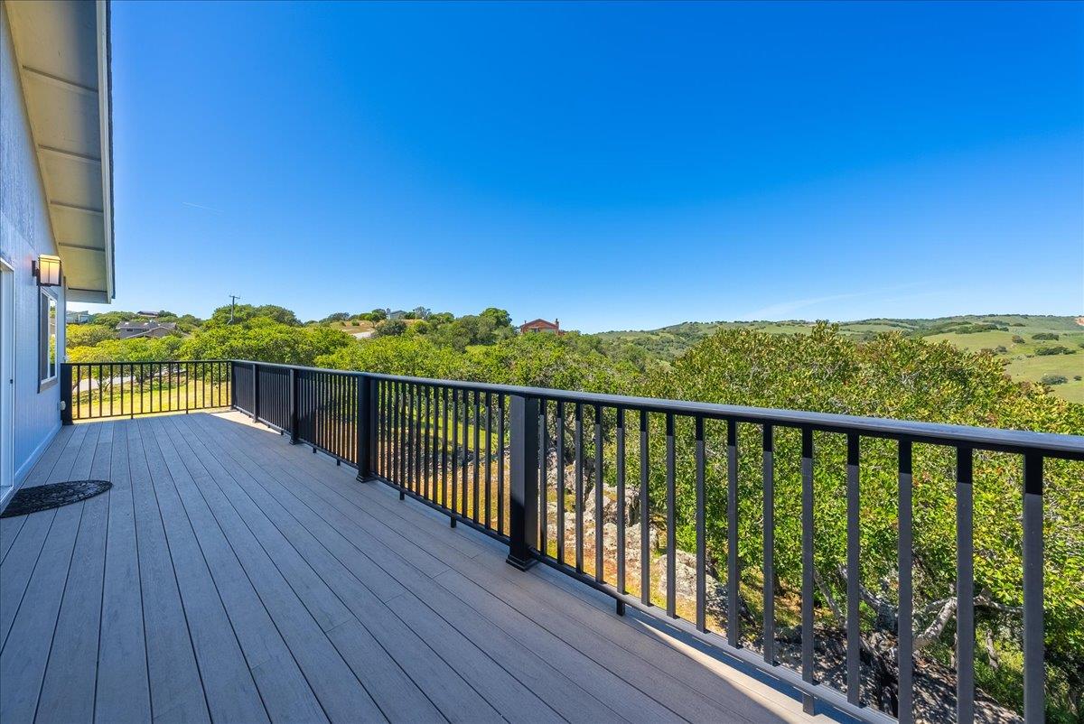 Detail Gallery Image 32 of 44 For 24805 Corte Poco, Salinas,  CA 93908 - 3 Beds | 3/1 Baths