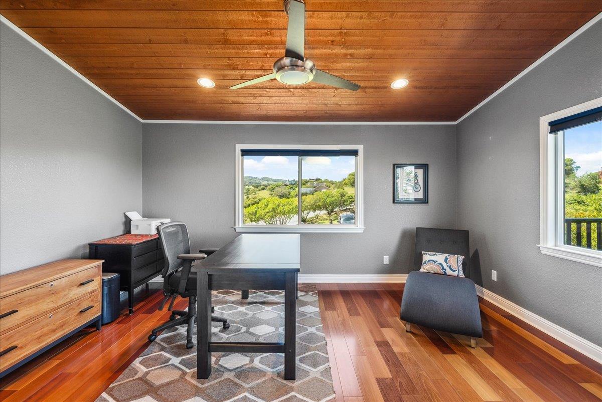 Detail Gallery Image 33 of 44 For 24805 Corte Poco, Salinas,  CA 93908 - 3 Beds | 3/1 Baths
