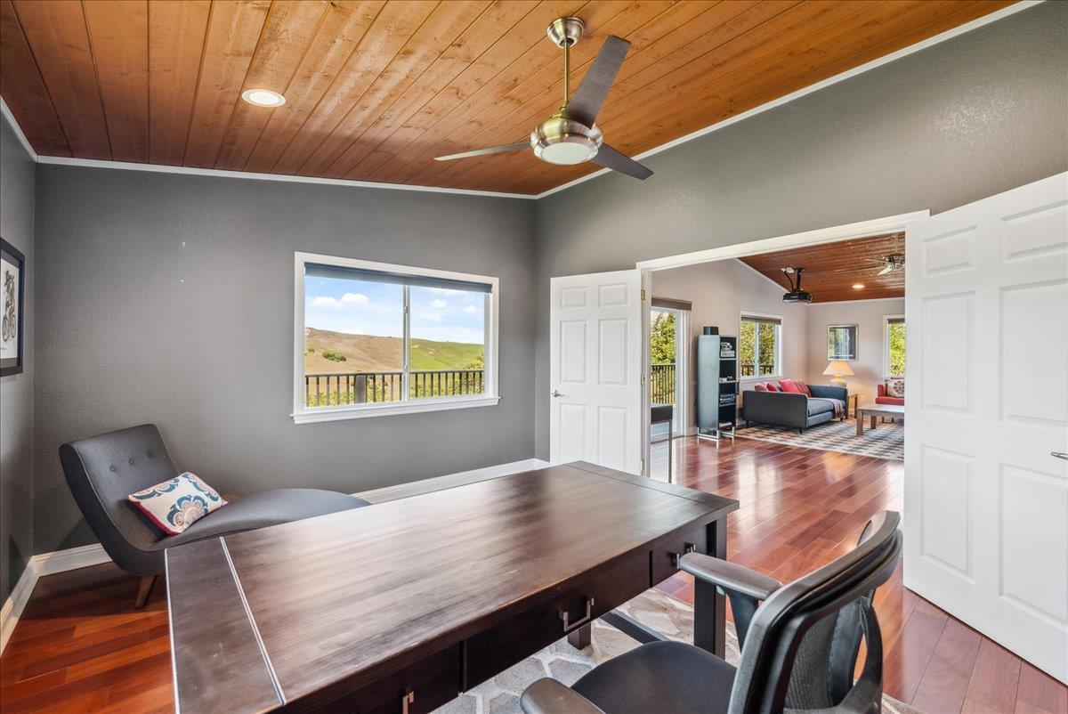 Detail Gallery Image 34 of 44 For 24805 Corte Poco, Salinas,  CA 93908 - 3 Beds | 3/1 Baths