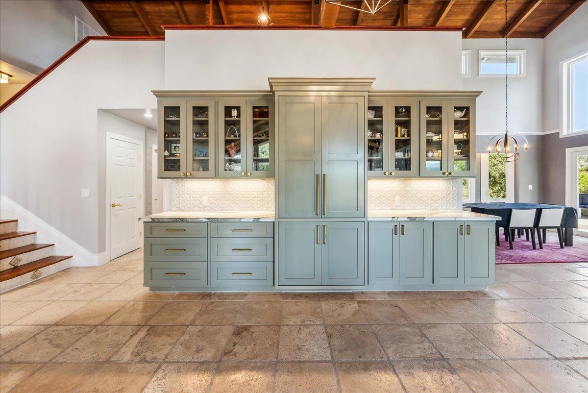 Detail Gallery Image 7 of 44 For 24805 Corte Poco, Salinas,  CA 93908 - 3 Beds | 3/1 Baths