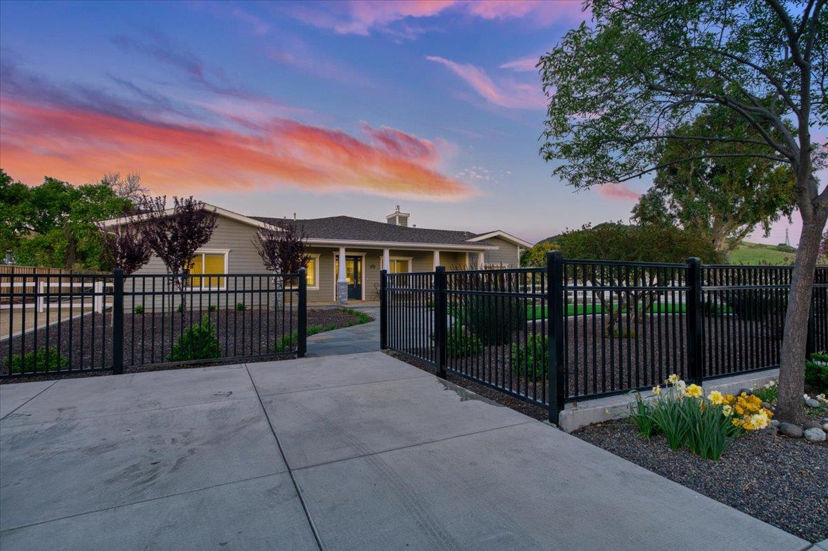 Detail Gallery Image 9 of 82 For 22551 San Vicente Ave, San Jose,  CA 95120 - 4 Beds | 3 Baths