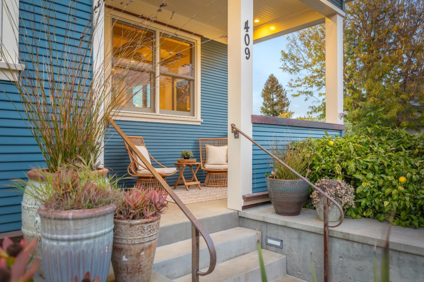 Detail Gallery Image 2 of 48 For 409 Windham St, Santa Cruz,  CA 95062 - 5 Beds | 5 Baths