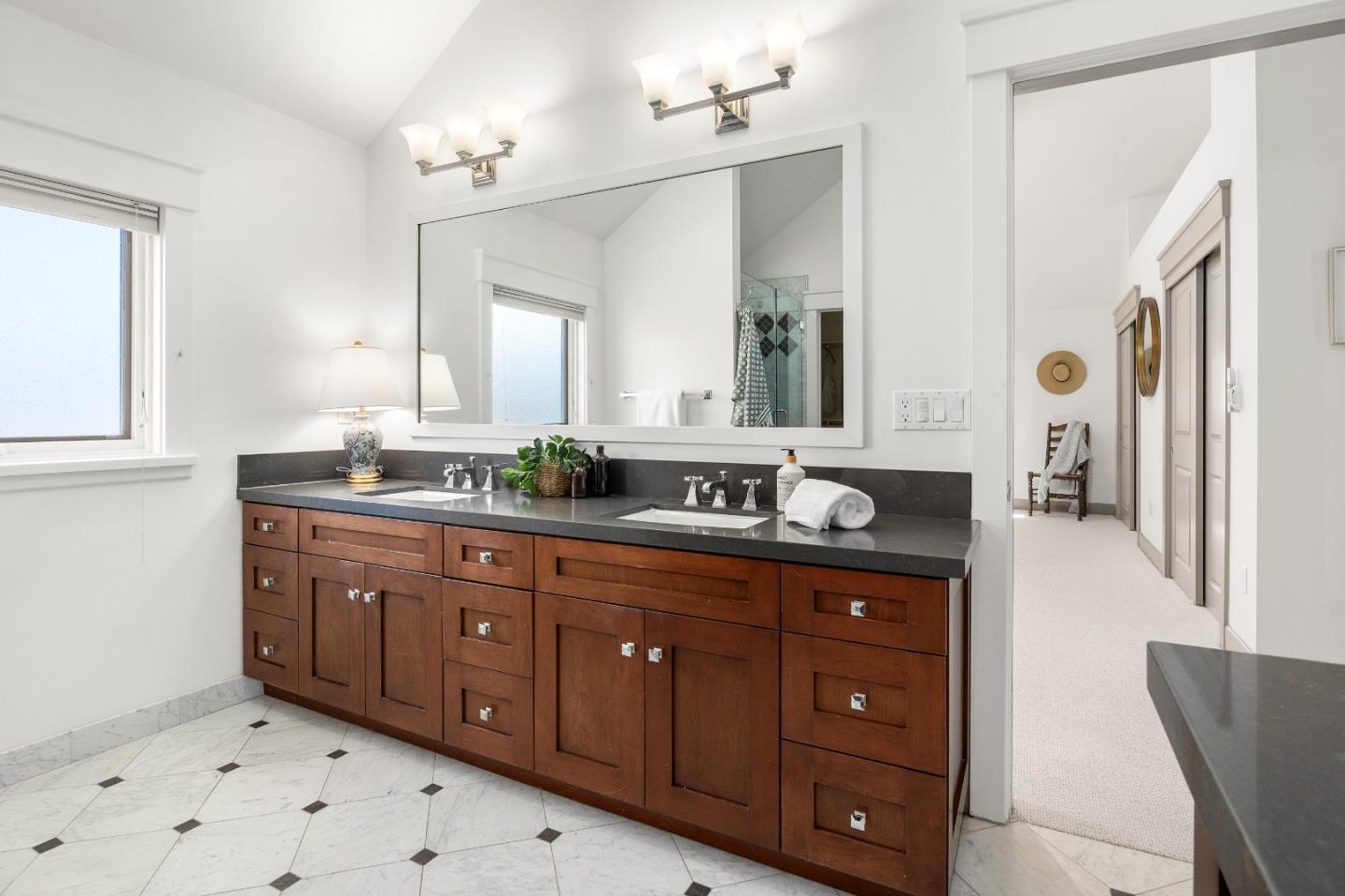 Detail Gallery Image 21 of 48 For 409 Windham St, Santa Cruz,  CA 95062 - 5 Beds | 5 Baths