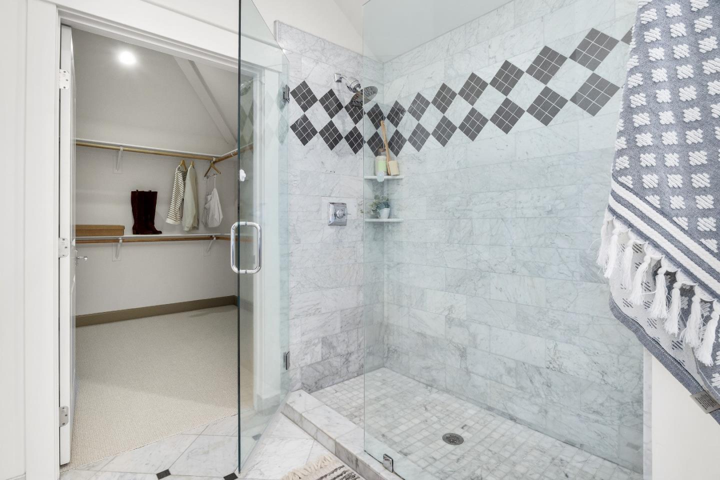 Detail Gallery Image 22 of 48 For 409 Windham St, Santa Cruz,  CA 95062 - 5 Beds | 5 Baths