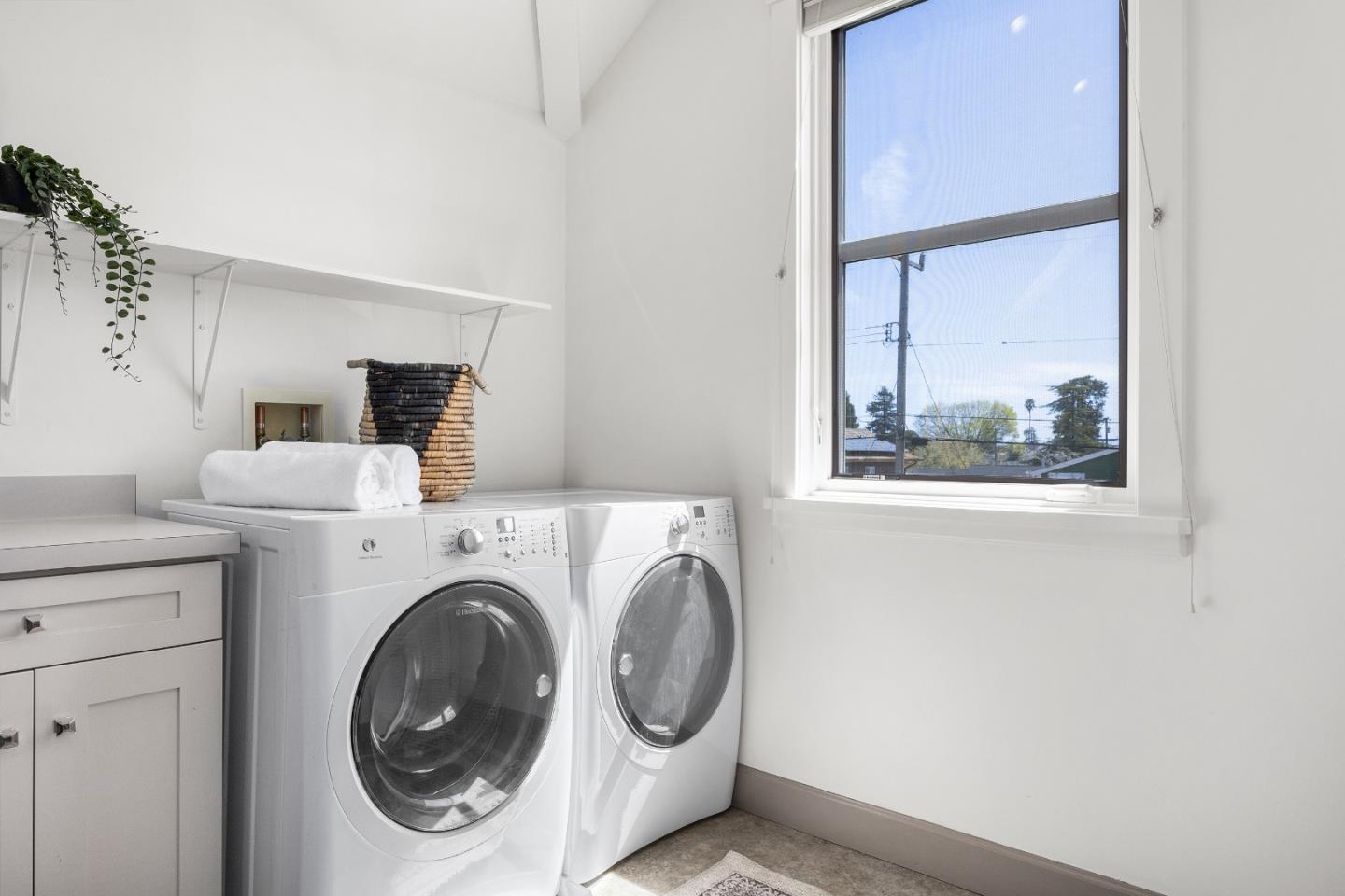 Detail Gallery Image 47 of 48 For 409 Windham St, Santa Cruz,  CA 95062 - 5 Beds | 5 Baths