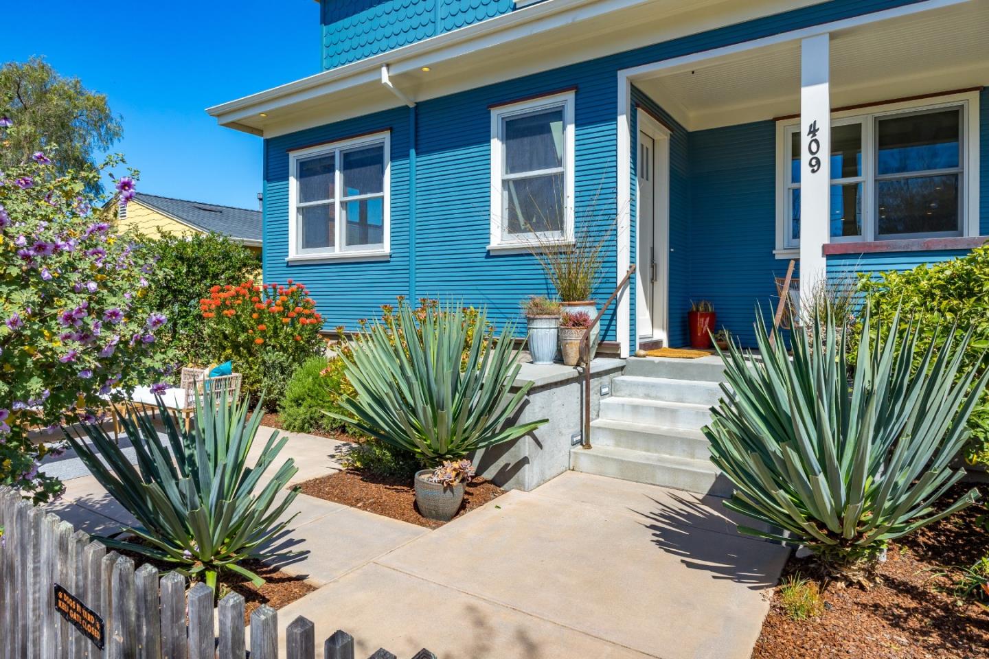 Detail Gallery Image 8 of 48 For 409 Windham St, Santa Cruz,  CA 95062 - 5 Beds | 5 Baths