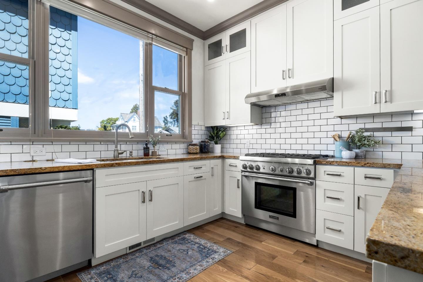 Detail Gallery Image 9 of 48 For 409 Windham St, Santa Cruz,  CA 95062 - 5 Beds | 5 Baths