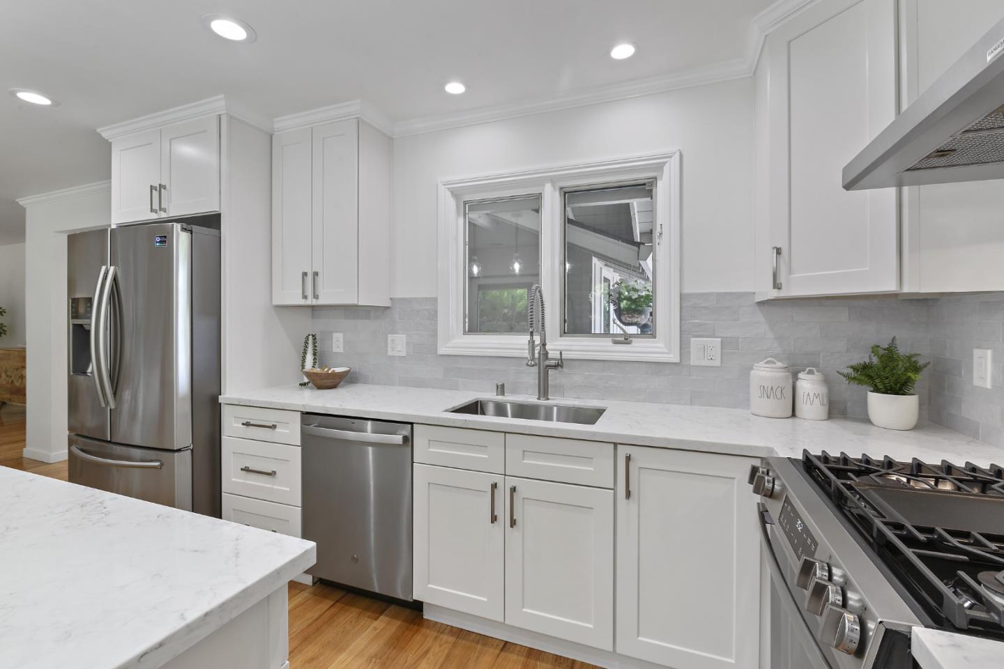 Detail Gallery Image 18 of 38 For 2168 Blossom Crest Way, San Jose,  CA 95124 - 3 Beds | 2 Baths