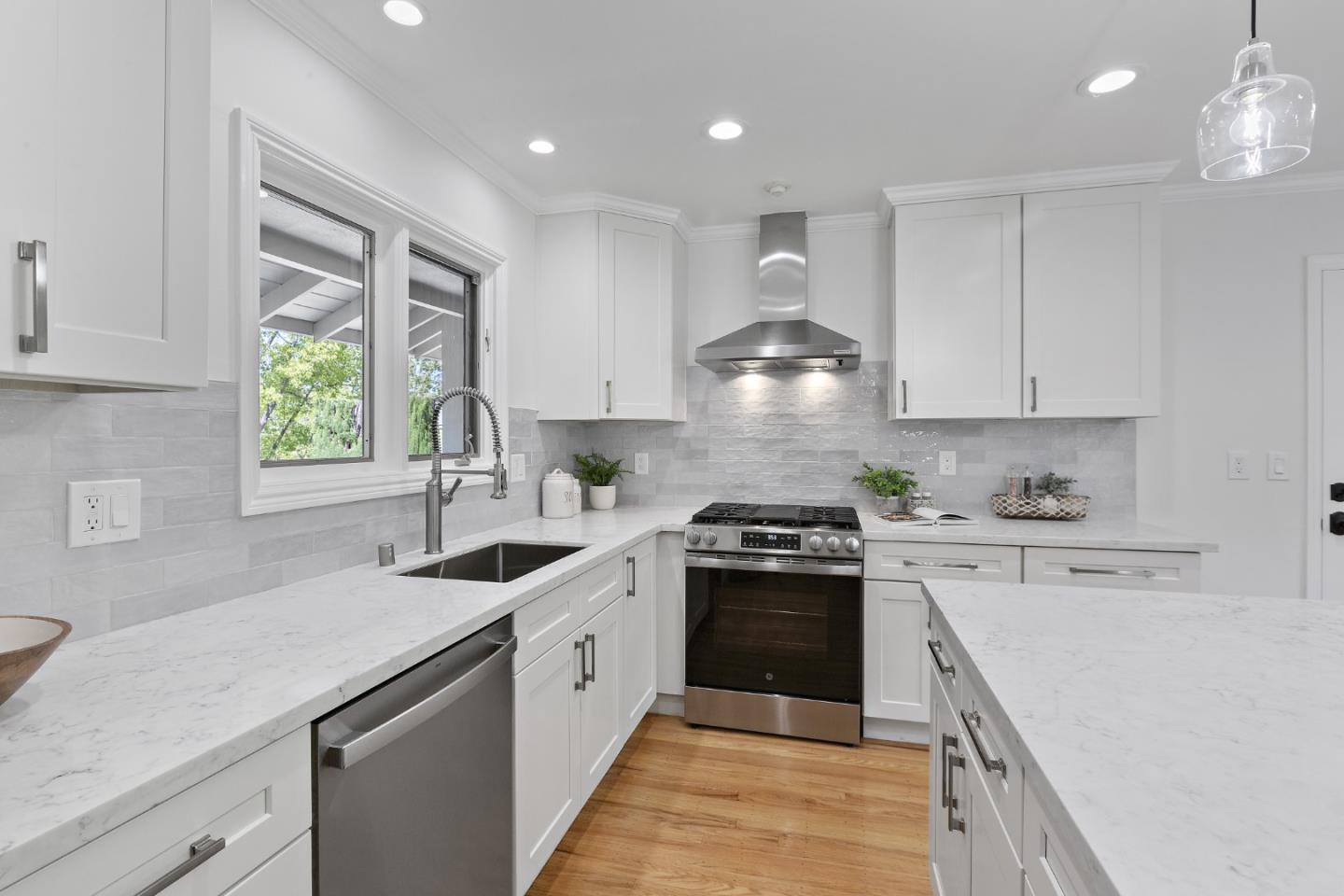 Detail Gallery Image 19 of 38 For 2168 Blossom Crest Way, San Jose,  CA 95124 - 3 Beds | 2 Baths