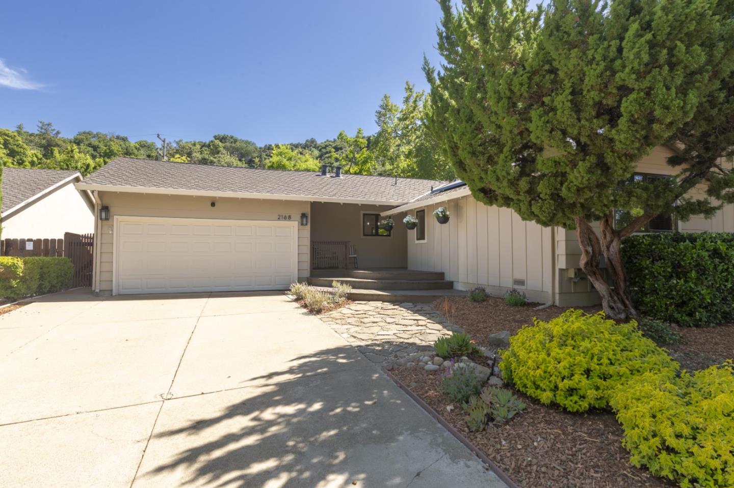 Detail Gallery Image 3 of 38 For 2168 Blossom Crest Way, San Jose,  CA 95124 - 3 Beds | 2 Baths