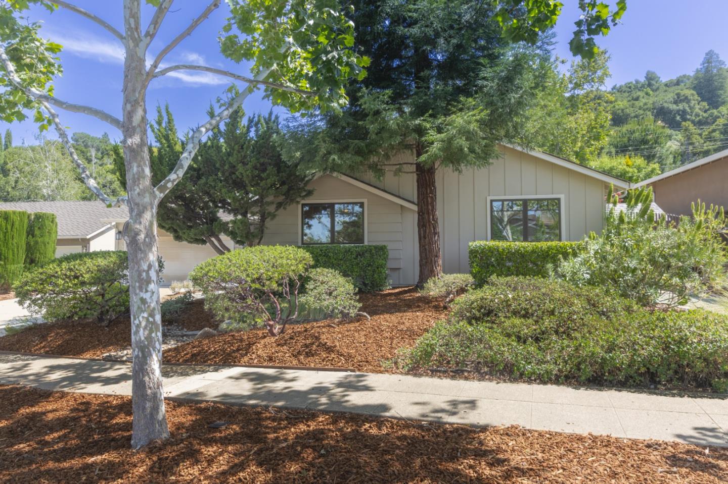Detail Gallery Image 4 of 38 For 2168 Blossom Crest Way, San Jose,  CA 95124 - 3 Beds | 2 Baths