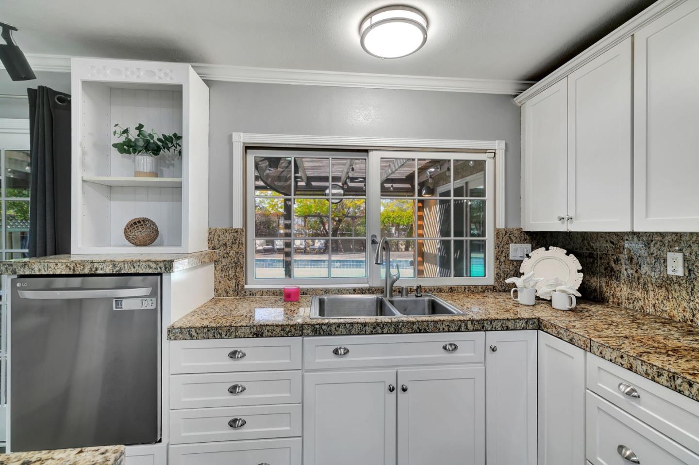 Detail Gallery Image 14 of 60 For 184 Park Sharon Dr, San Jose,  CA 95136 - 4 Beds | 2 Baths