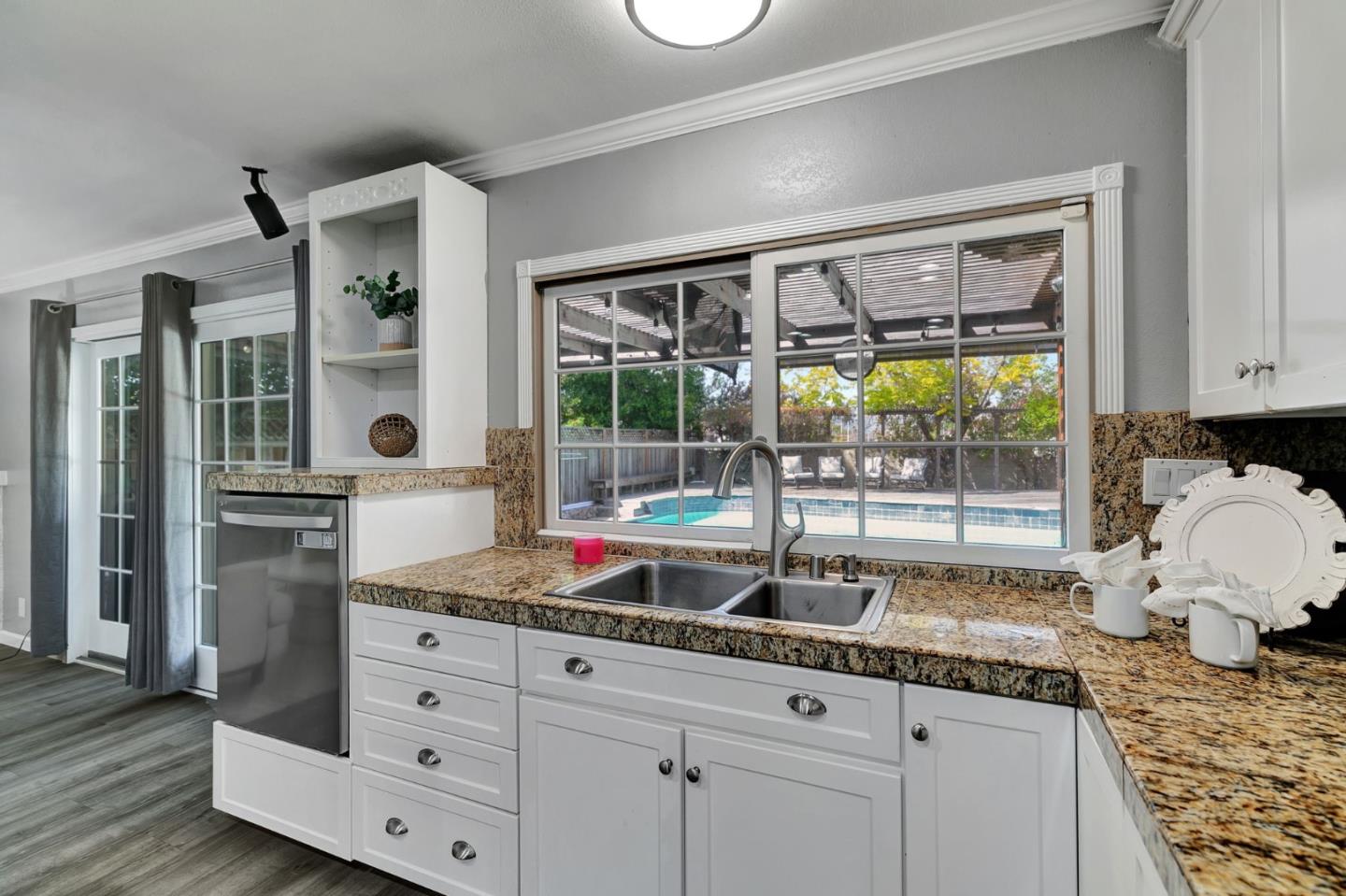 Detail Gallery Image 16 of 60 For 184 Park Sharon Dr, San Jose,  CA 95136 - 4 Beds | 2 Baths