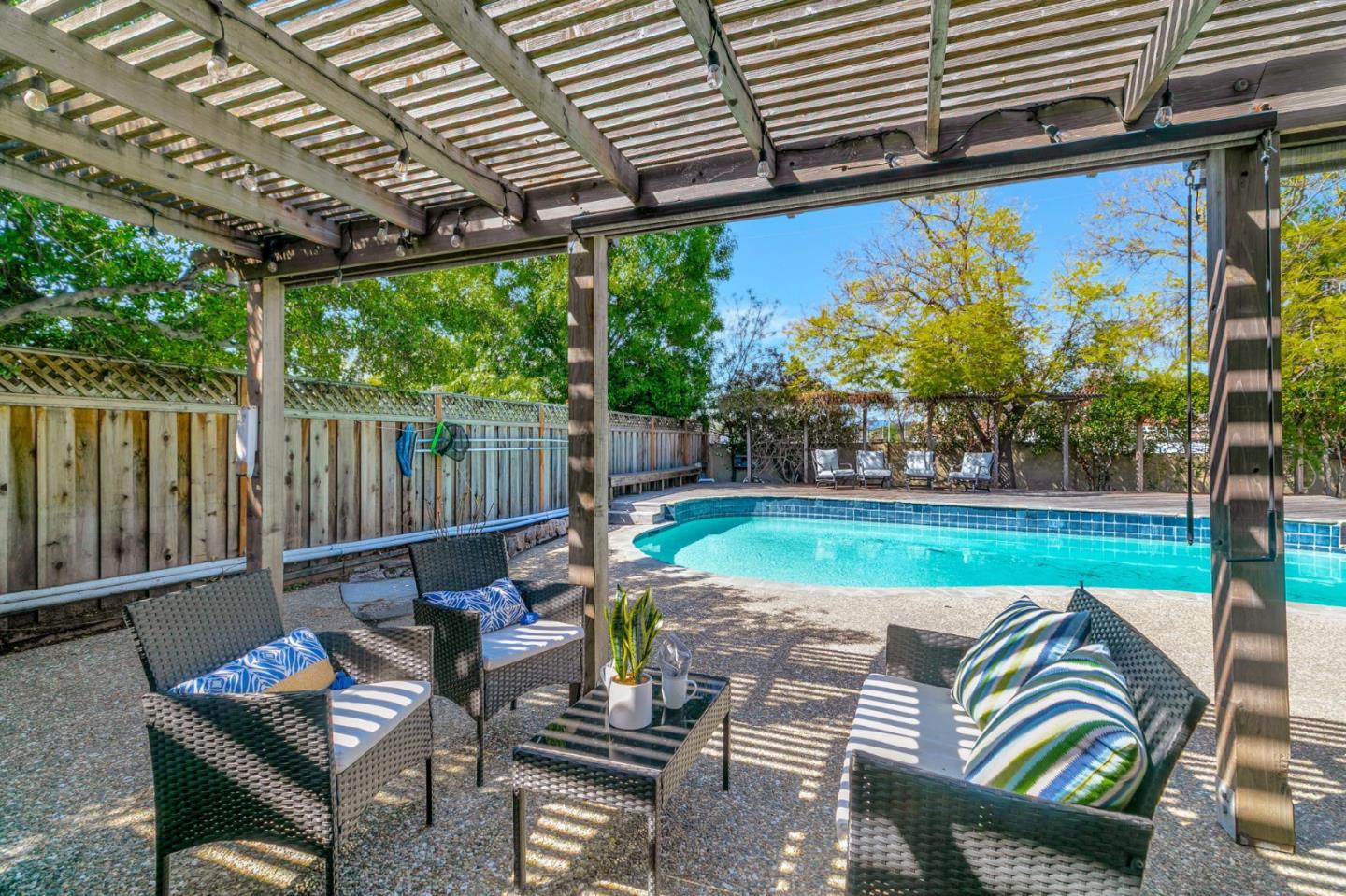 Detail Gallery Image 43 of 60 For 184 Park Sharon Dr, San Jose,  CA 95136 - 4 Beds | 2 Baths