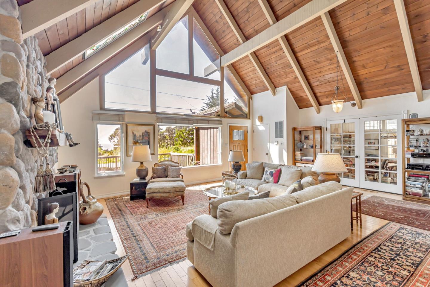 Detail Gallery Image 15 of 74 For 1025 Tamarind St, Montara,  CA 94037 - 3 Beds | 2 Baths