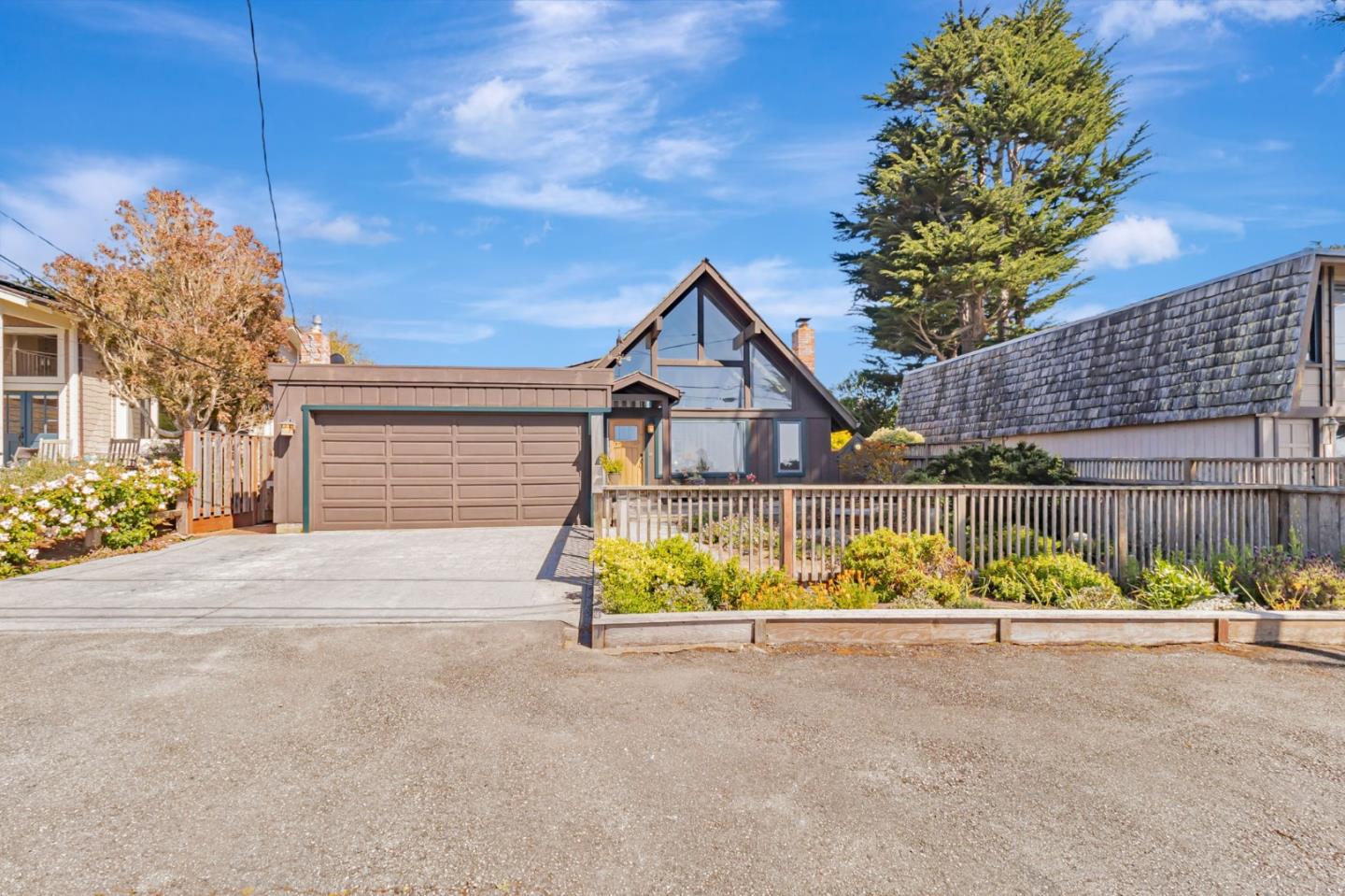 Detail Gallery Image 2 of 74 For 1025 Tamarind St, Montara,  CA 94037 - 3 Beds | 2 Baths