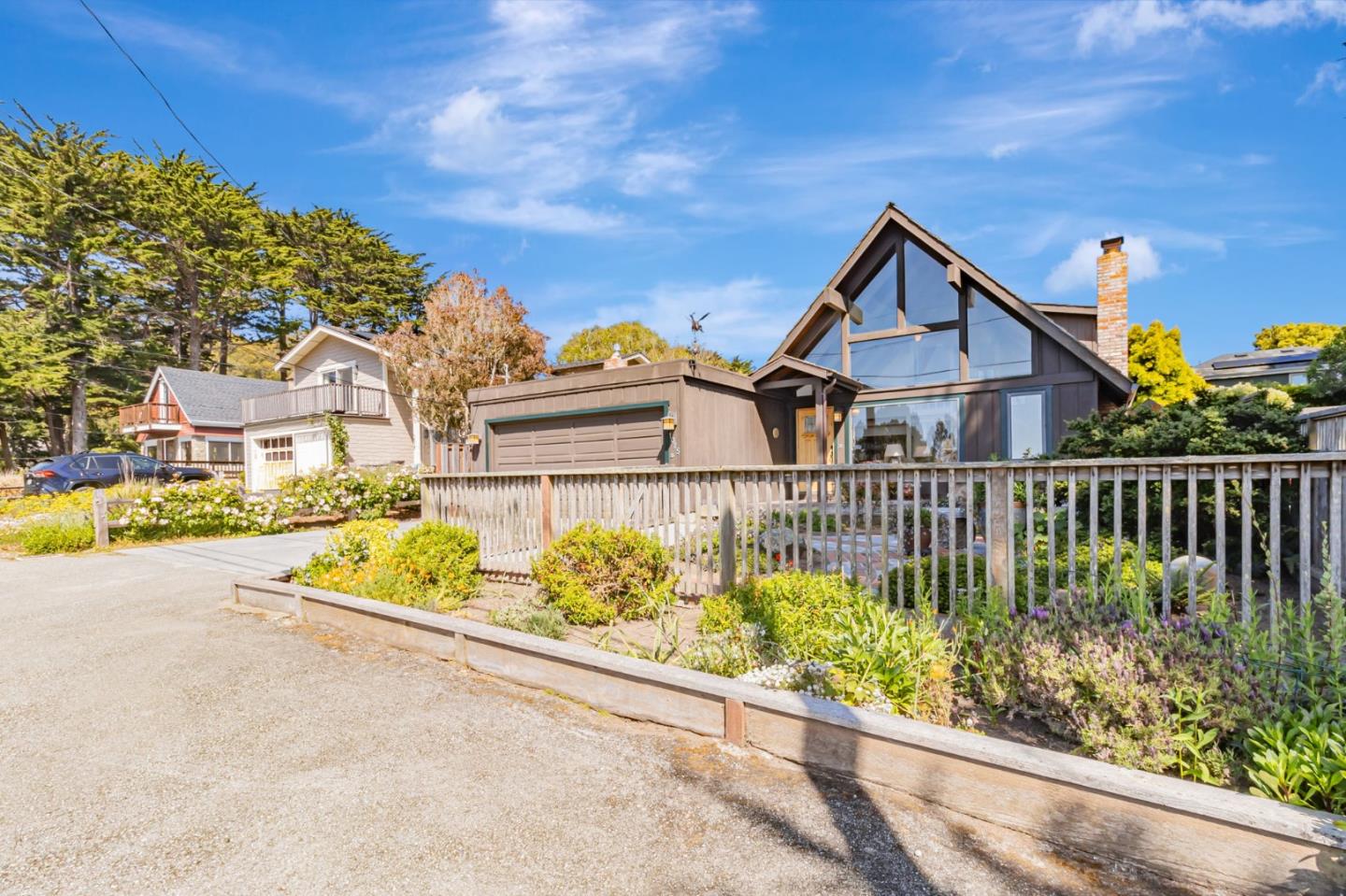 Detail Gallery Image 5 of 74 For 1025 Tamarind St, Montara,  CA 94037 - 3 Beds | 2 Baths