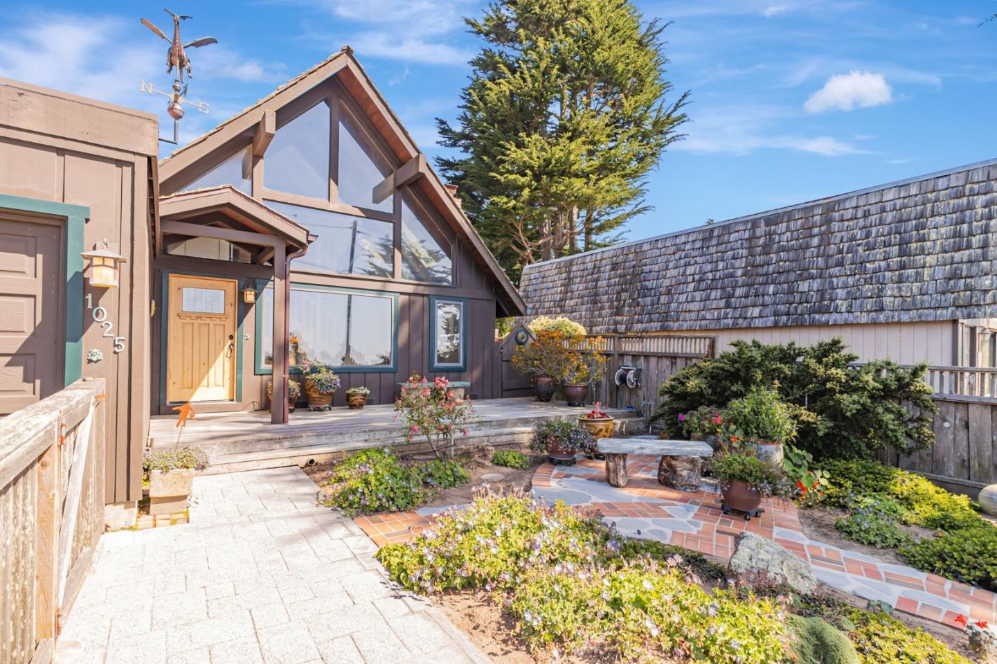 Detail Gallery Image 7 of 74 For 1025 Tamarind St, Montara,  CA 94037 - 3 Beds | 2 Baths