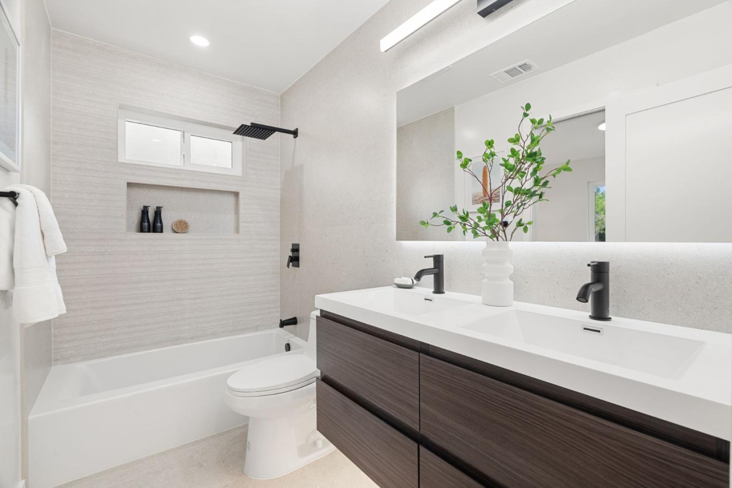 Detail Gallery Image 12 of 28 For 1947 San Luis #10,  Mountain View,  CA 94043 - 3 Beds | 2 Baths