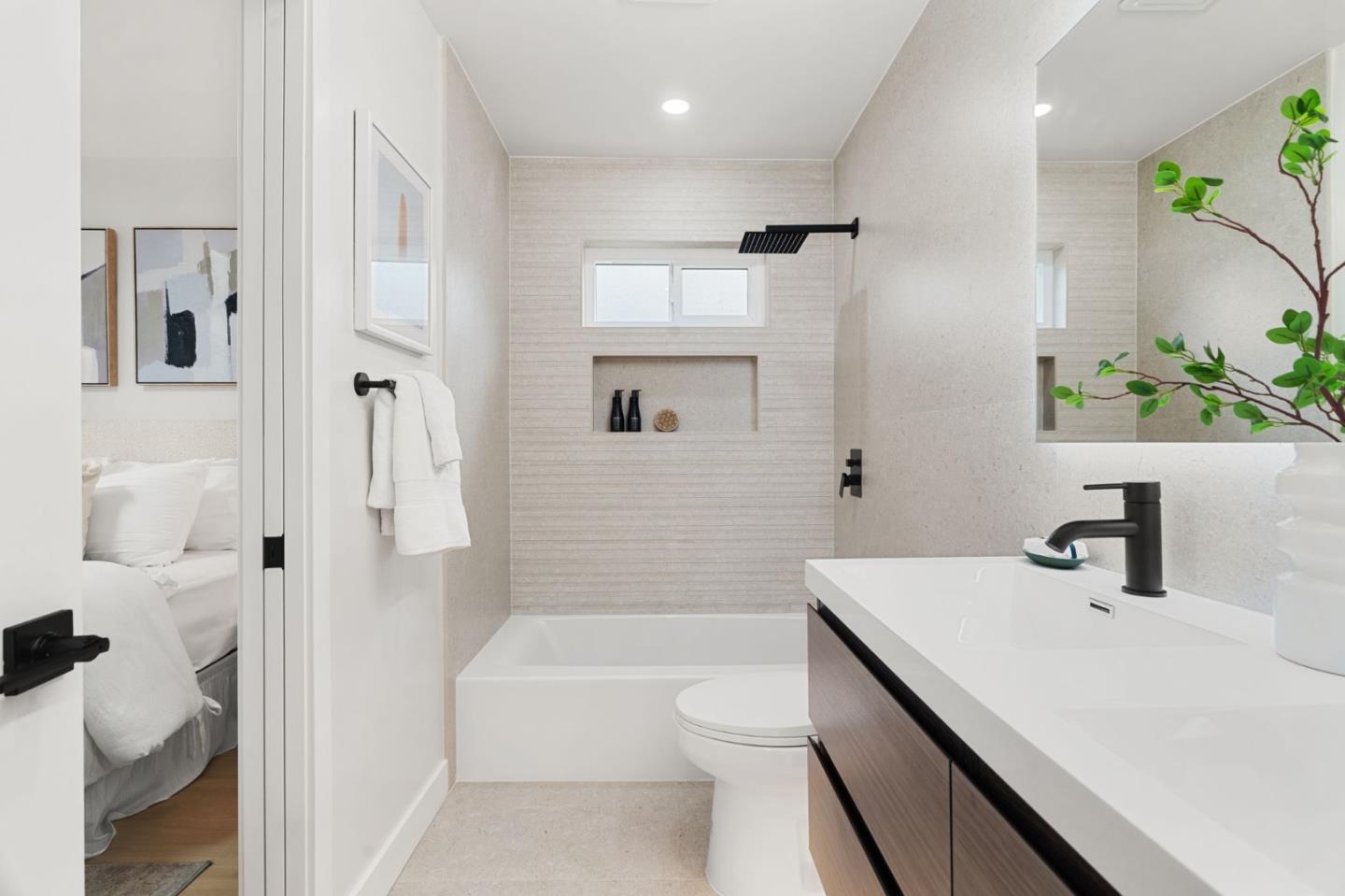 Detail Gallery Image 13 of 28 For 1947 San Luis #10,  Mountain View,  CA 94043 - 3 Beds | 2 Baths