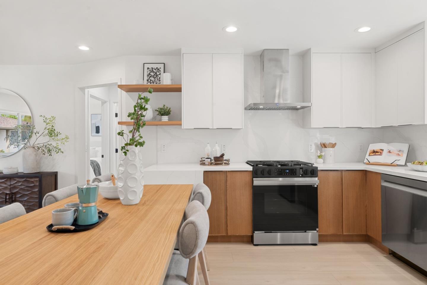Detail Gallery Image 6 of 28 For 1947 San Luis #10,  Mountain View,  CA 94043 - 3 Beds | 2 Baths
