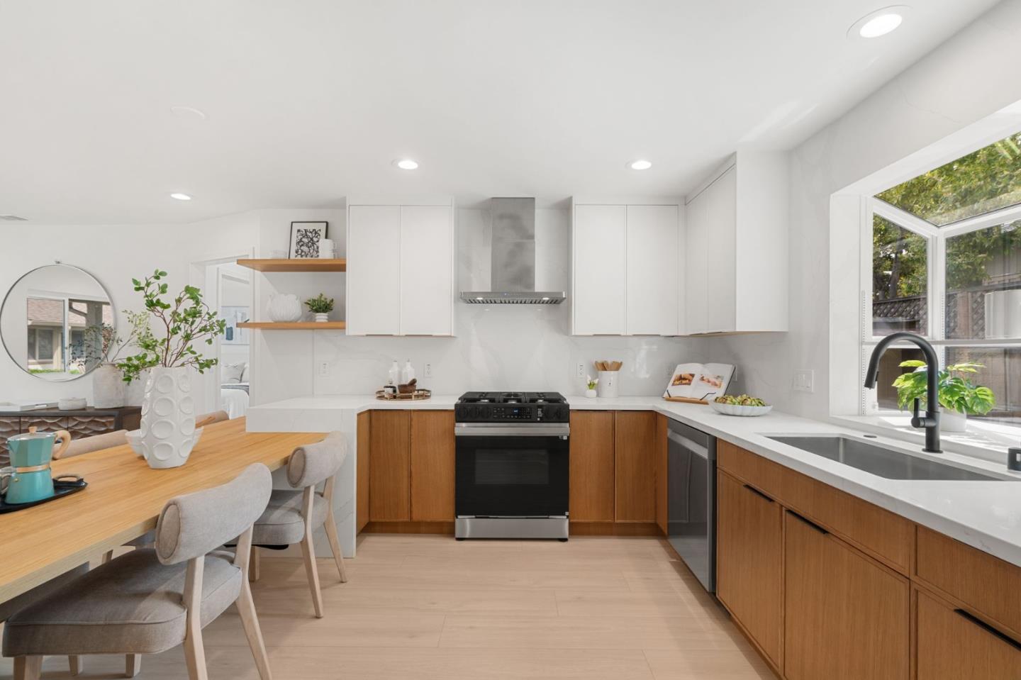 Detail Gallery Image 8 of 28 For 1947 San Luis #10,  Mountain View,  CA 94043 - 3 Beds | 2 Baths