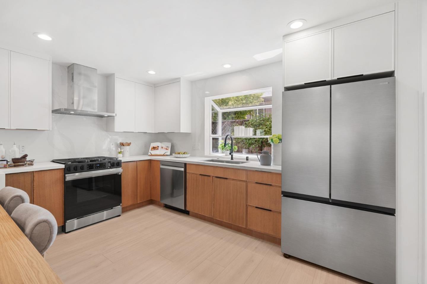 Detail Gallery Image 9 of 28 For 1947 San Luis #10,  Mountain View,  CA 94043 - 3 Beds | 2 Baths