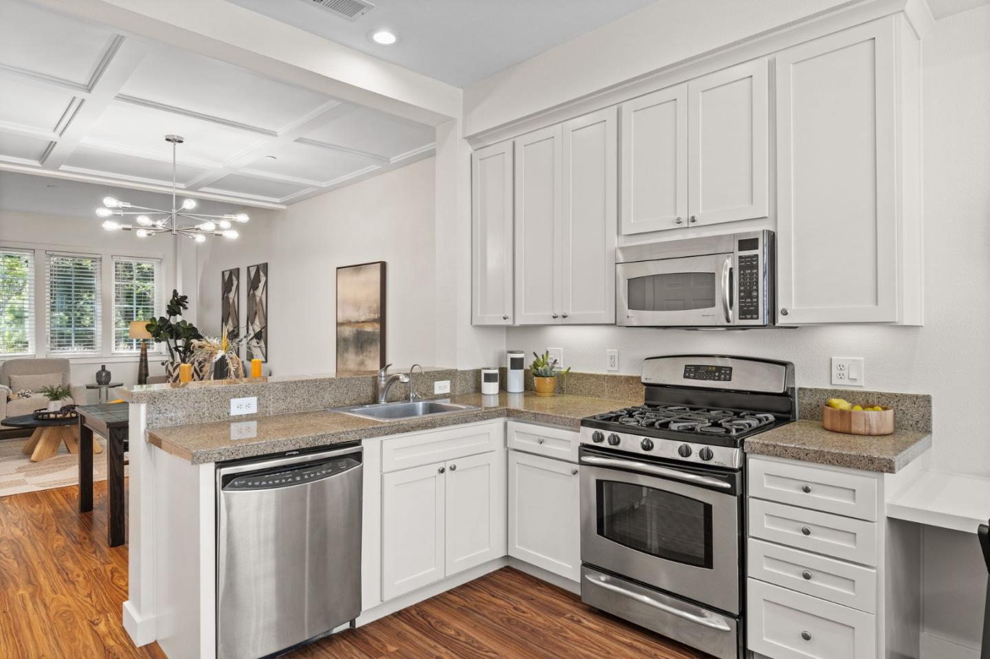 Detail Gallery Image 12 of 28 For 265 Kentdale Pl, San Jose,  CA 95126 - 4 Beds | 2/1 Baths