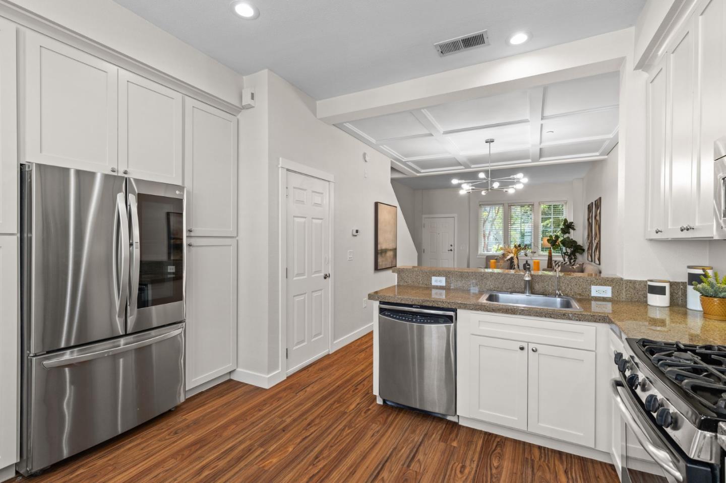 Detail Gallery Image 14 of 28 For 265 Kentdale Pl, San Jose,  CA 95126 - 4 Beds | 2/1 Baths