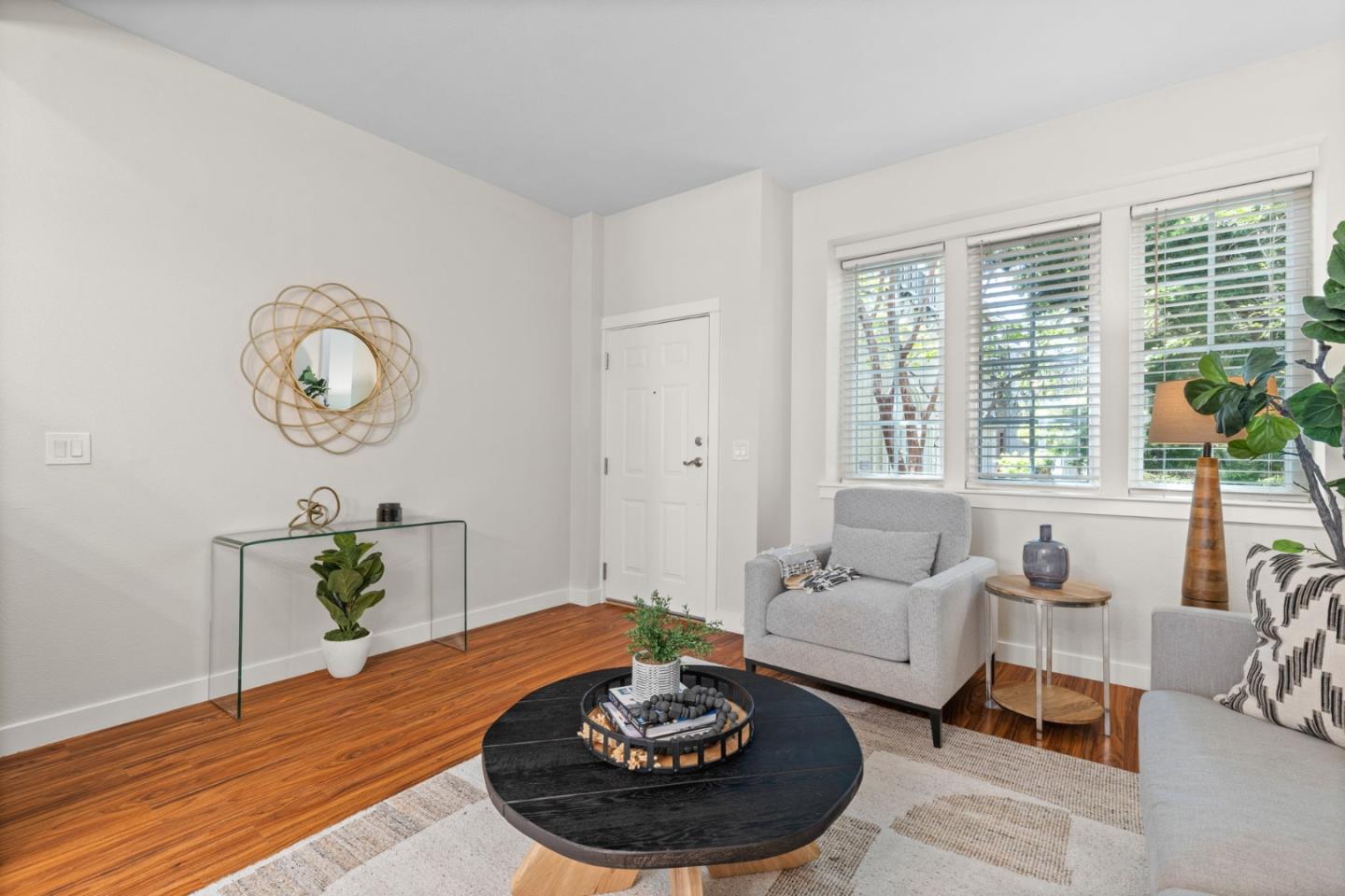 Detail Gallery Image 5 of 28 For 265 Kentdale Pl, San Jose,  CA 95126 - 4 Beds | 2/1 Baths