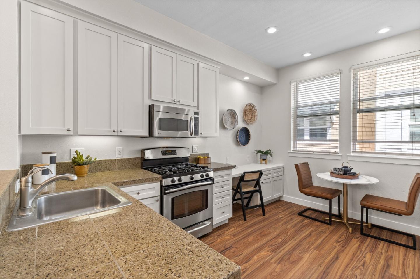Detail Gallery Image 8 of 28 For 265 Kentdale Pl, San Jose,  CA 95126 - 4 Beds | 2/1 Baths