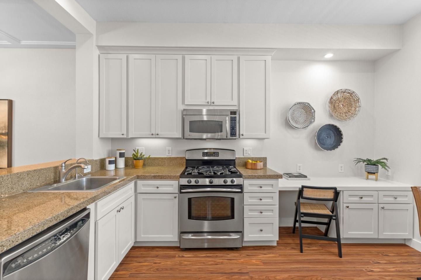 Detail Gallery Image 9 of 28 For 265 Kentdale Pl, San Jose,  CA 95126 - 4 Beds | 2/1 Baths
