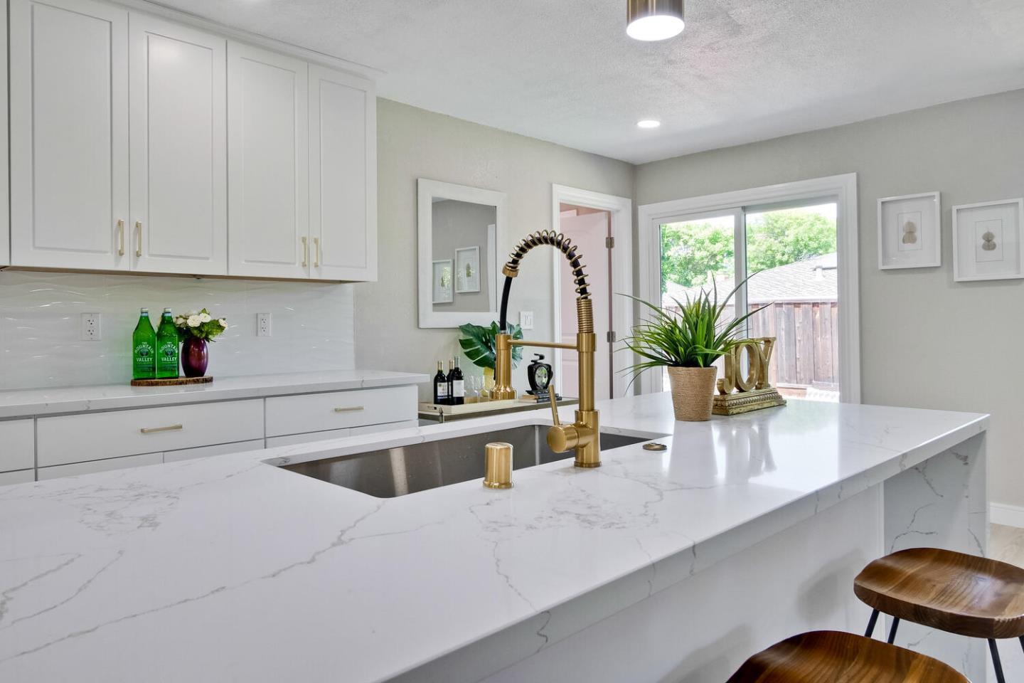 Detail Gallery Image 12 of 38 For 985 Reed Ave, Sunnyvale,  CA 94086 - 4 Beds | 2 Baths