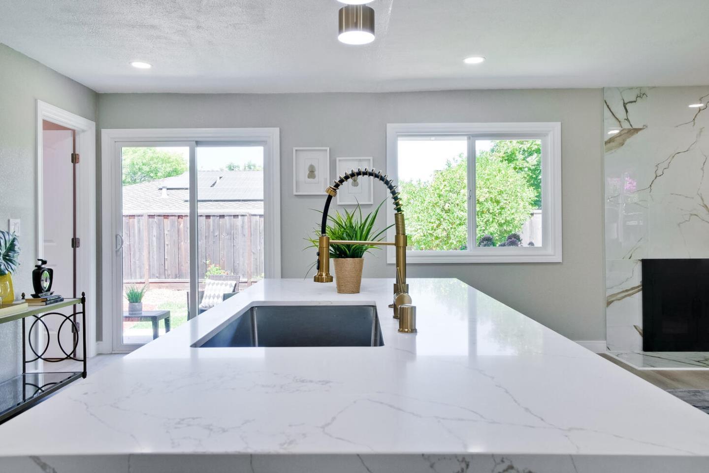 Detail Gallery Image 13 of 38 For 985 Reed Ave, Sunnyvale,  CA 94086 - 4 Beds | 2 Baths