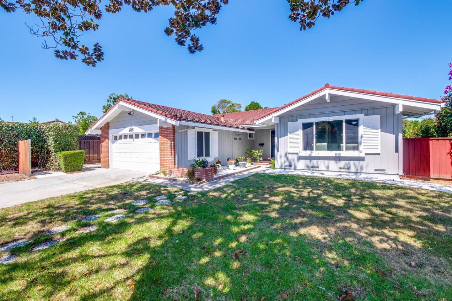Detail Gallery Image 2 of 38 For 985 Reed Ave, Sunnyvale,  CA 94086 - 4 Beds | 2 Baths