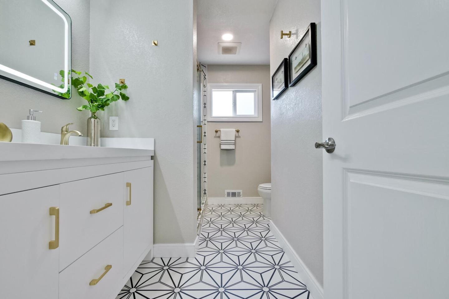 Detail Gallery Image 25 of 38 For 985 Reed Ave, Sunnyvale,  CA 94086 - 4 Beds | 2 Baths