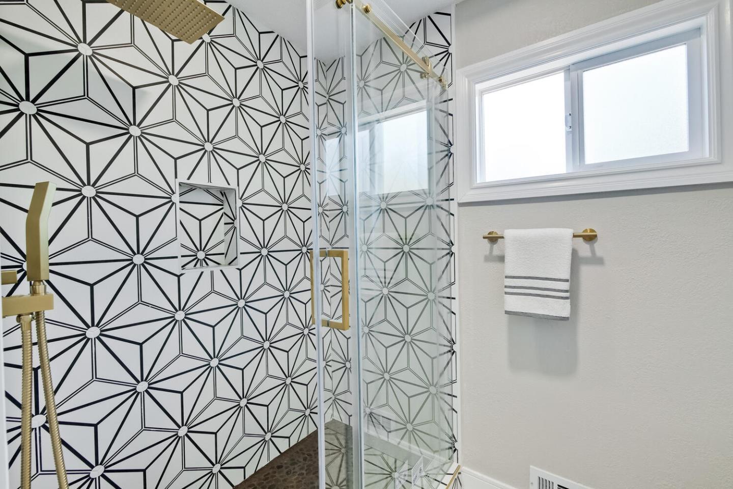 Detail Gallery Image 26 of 38 For 985 Reed Ave, Sunnyvale,  CA 94086 - 4 Beds | 2 Baths