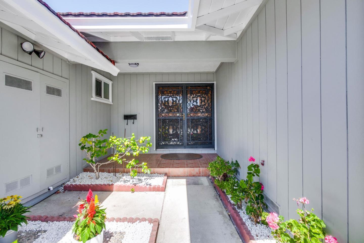 Detail Gallery Image 3 of 38 For 985 Reed Ave, Sunnyvale,  CA 94086 - 4 Beds | 2 Baths