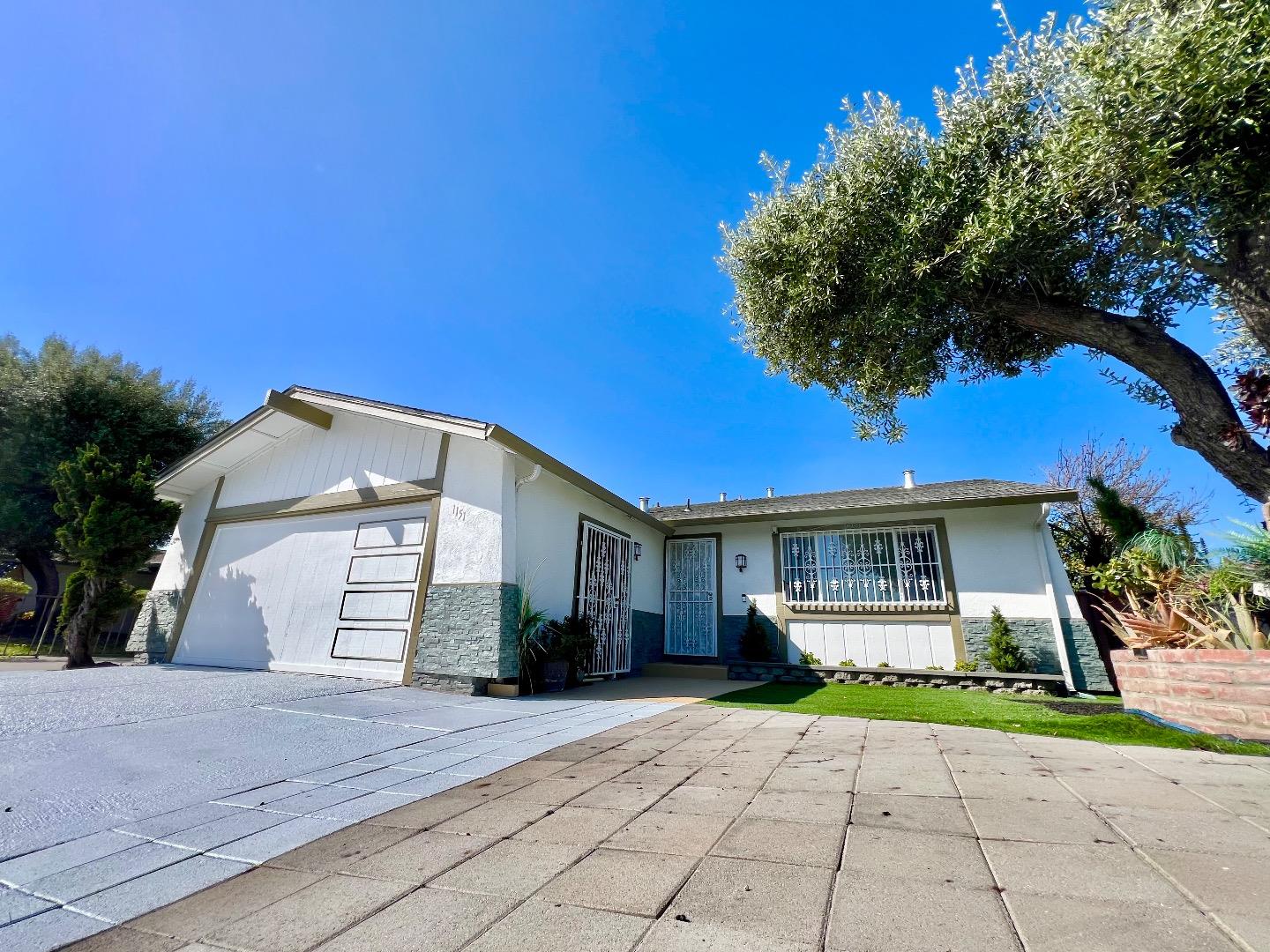 Detail Gallery Image 2 of 50 For 1151 Leeward Dr, San Jose,  CA 95122 - 4 Beds | 2 Baths