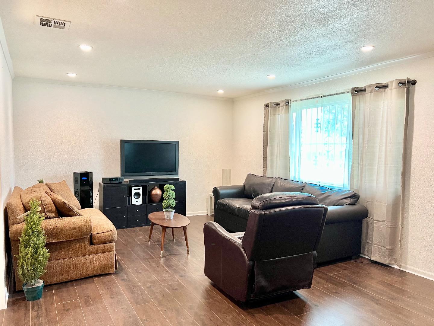 Detail Gallery Image 29 of 50 For 1151 Leeward Dr, San Jose,  CA 95122 - 4 Beds | 2 Baths